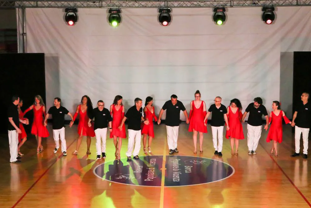 scuola-di-ballo-fuego-latino-notte-dei-saggi-05_risultato